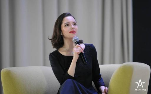 Знаменитая фигуристка Евгения Медведева встретилась с курсантами «Авангарда»