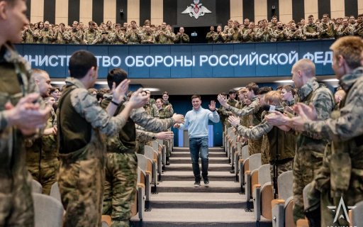 Олимпийский чемпион и лидер «Юнармии» Никита Нагорный посетил «Авангард»