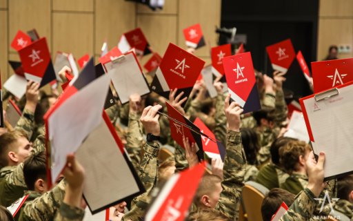 В «Авангарде» написали 900 писем для участников СВО 