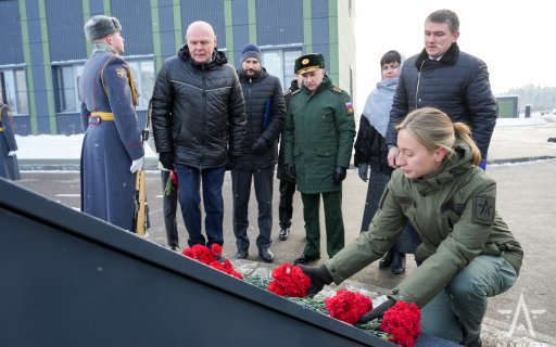 В центре «Авангард» состоялось открытие Памятного знака, символизирующего борьбу России с неонацизмом